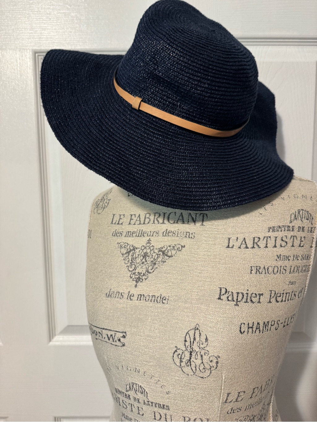 Banana Republic S/M Wide-Brim Navy Straw Sun Hat With Tan Band